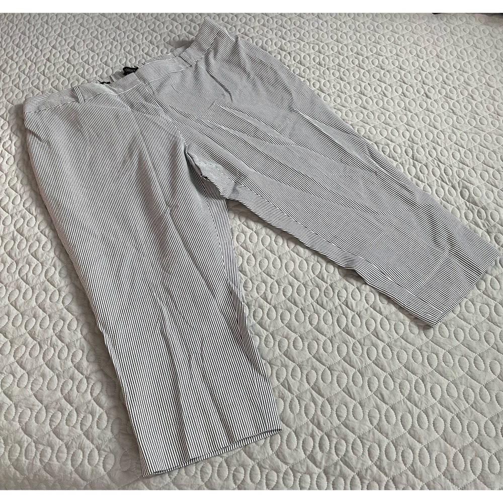Women’s Talbots White & Navy Striped Seersucker Cropped Heritage Capris 20WP NWT